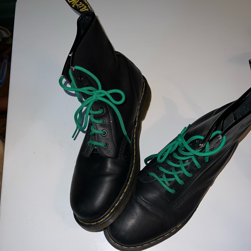 1460 DR MARTENS SMOOTH LEATHER BOOTS (BLACK)